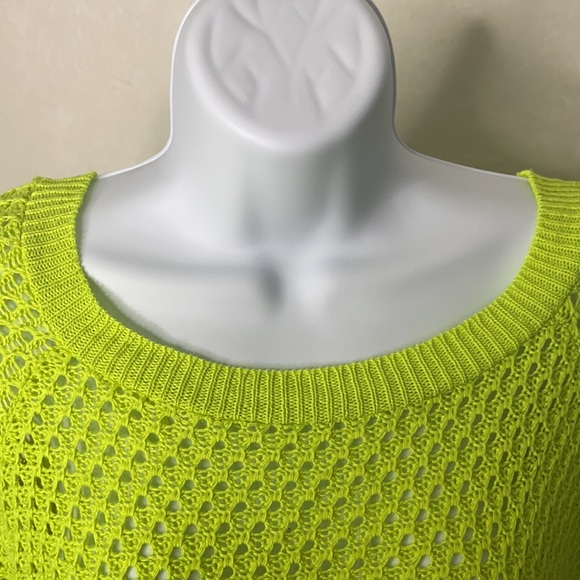 Beautiful neon green sweater - Picture 6 of 7
